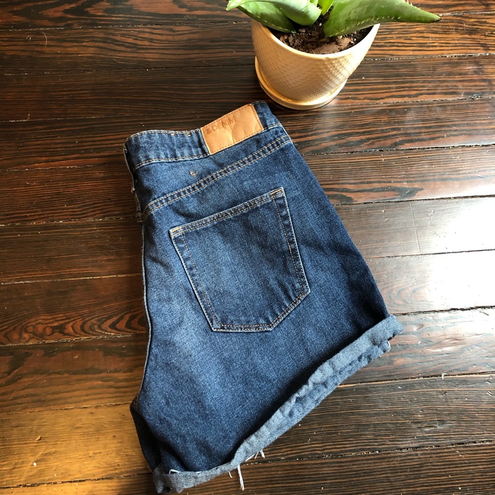 H&M regular waist shorts